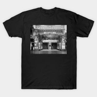 The Leader Theater, 1921. Vintage Photo T-Shirt